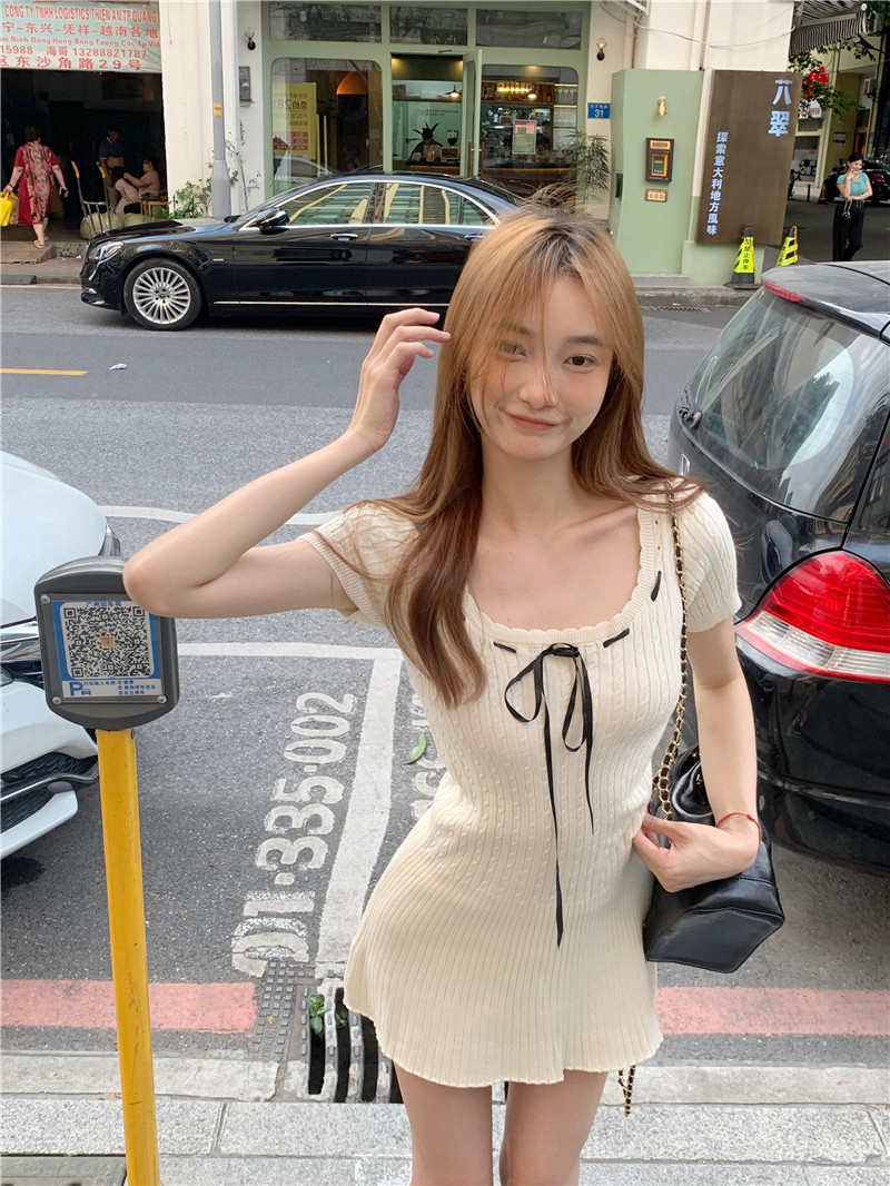 已出貨 甜美短袖針織連衣裙收腰純欲性感方領a字裙子綁帶顯瘦短裙