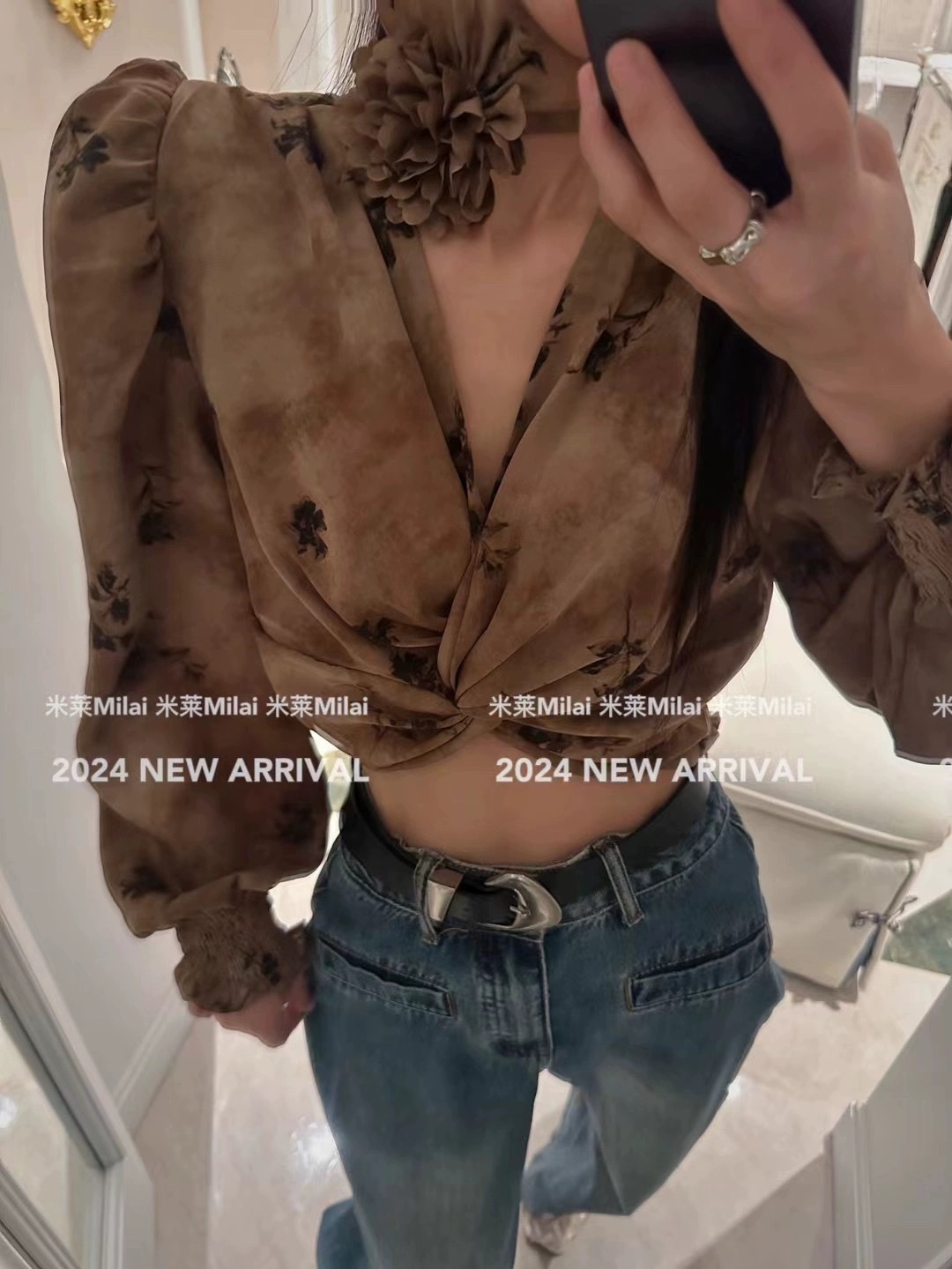 早春新款上衣女2024法式復古高級感花朵泡泡袖襯衫短款收腰潮