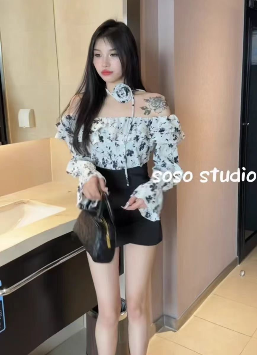 2024春季新款韓版時尚氣質甜美T恤一字肩喇叭袖碎花印染百搭上衣