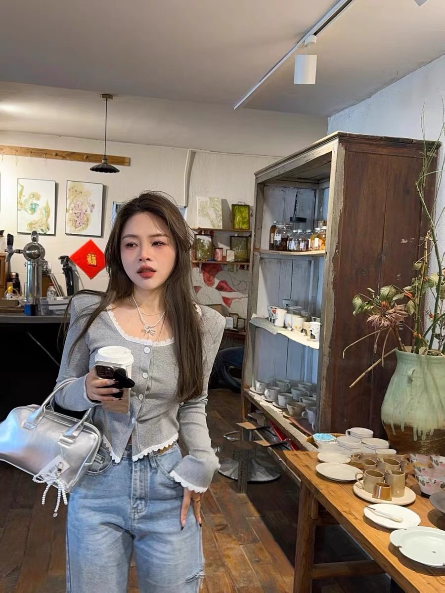 T恤女2024春秋冬高級感長袖純欲風短款高腰紐扣開衫打底上衣潮ins