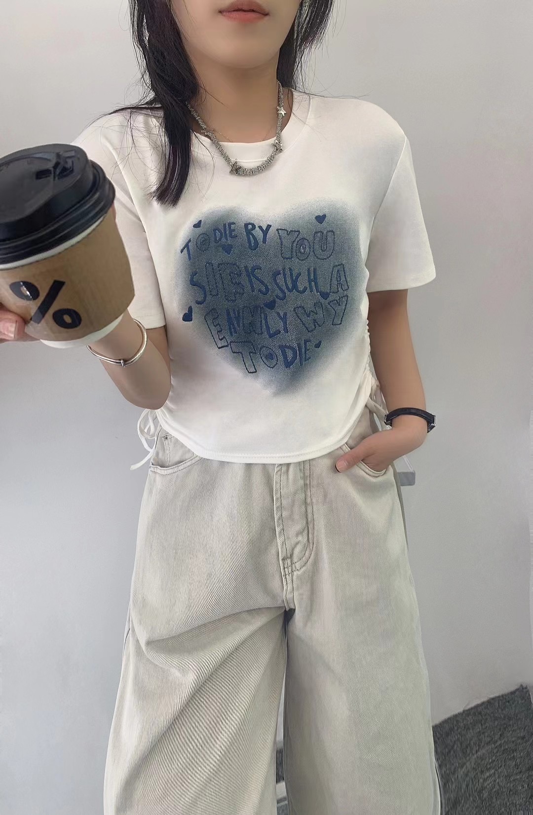 美式字母刺繡圓領褶皺收腰T恤女夏季新款2024洋氣短款百搭上衣潮