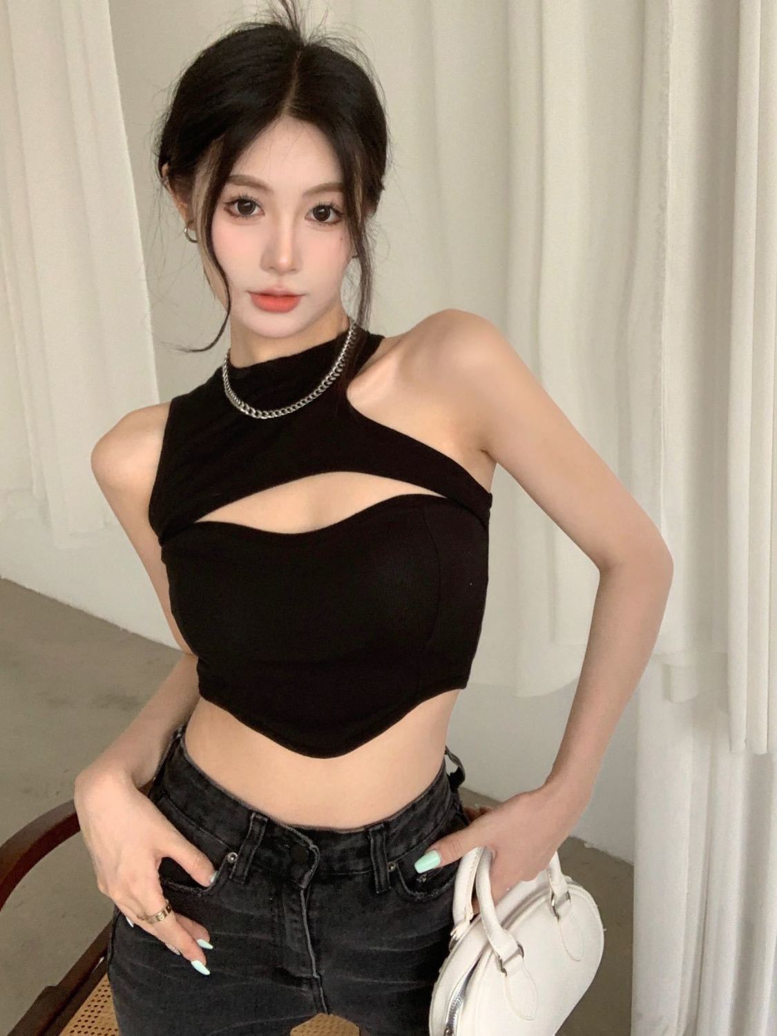 已出貨 甜酷辣妹鏤空性感吊帶背心女獨特别致帶胸墊絕美短款bm