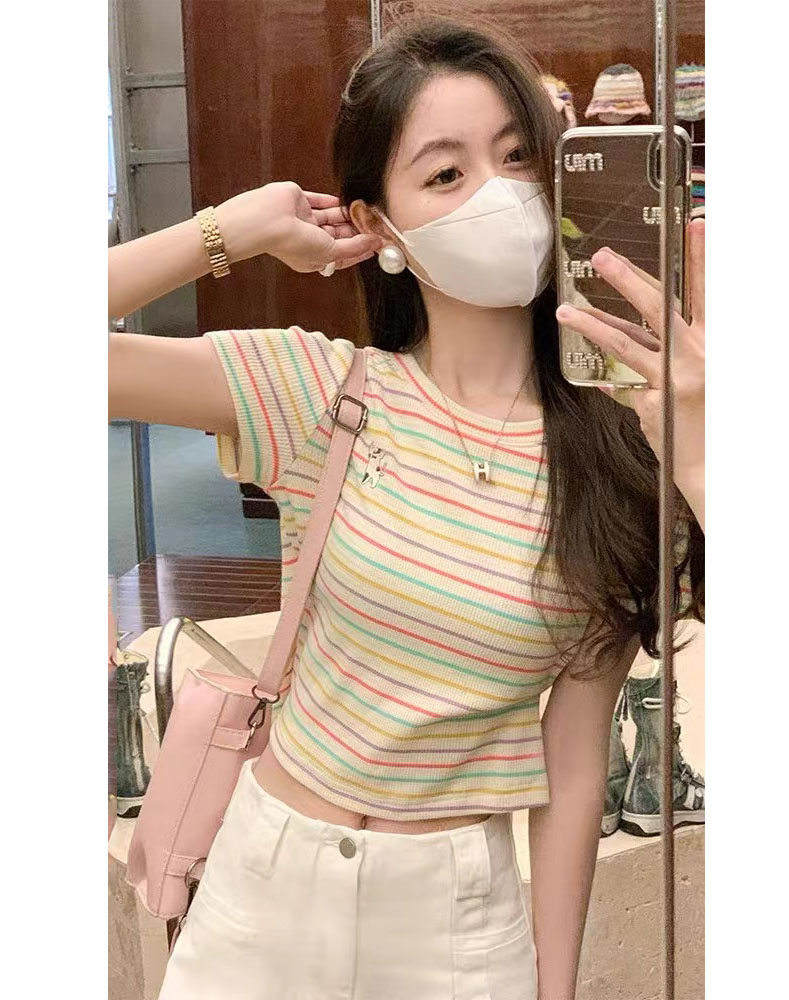 曾小咸 彩虹小野馬 彩色條紋T恤女新款小個子修身顯瘦短款上衣服