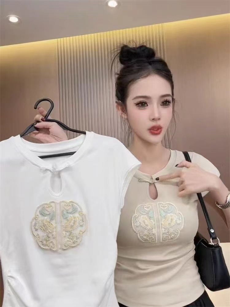 國風新中式盤扣2024新款刺繡高端修身上衣設計感時尚顯瘦女