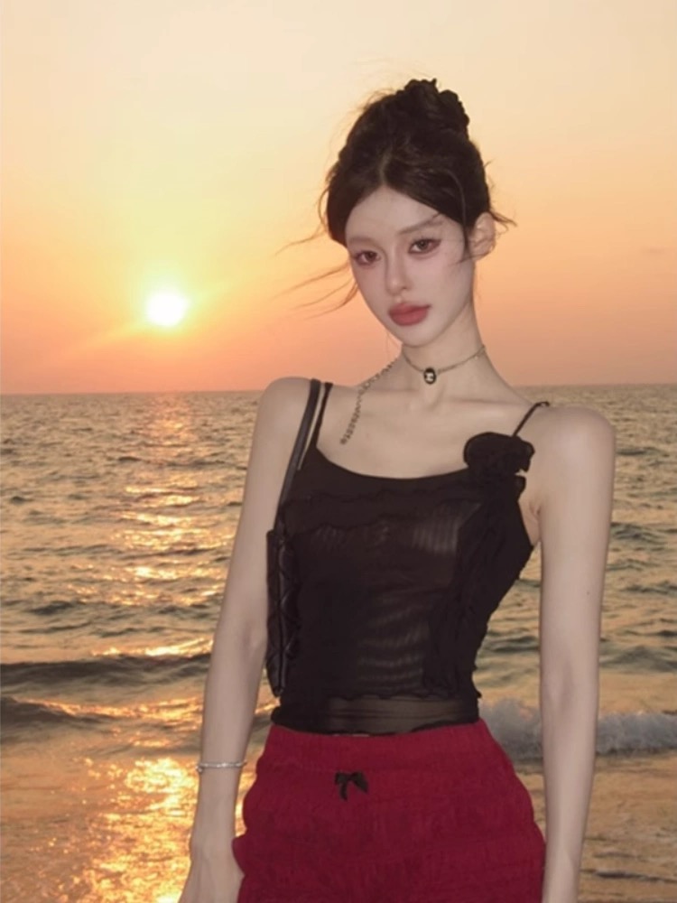 法式蕾絲立體花朵吊帶背心女外穿春季穿搭設計甜辣別致絕美小上衣