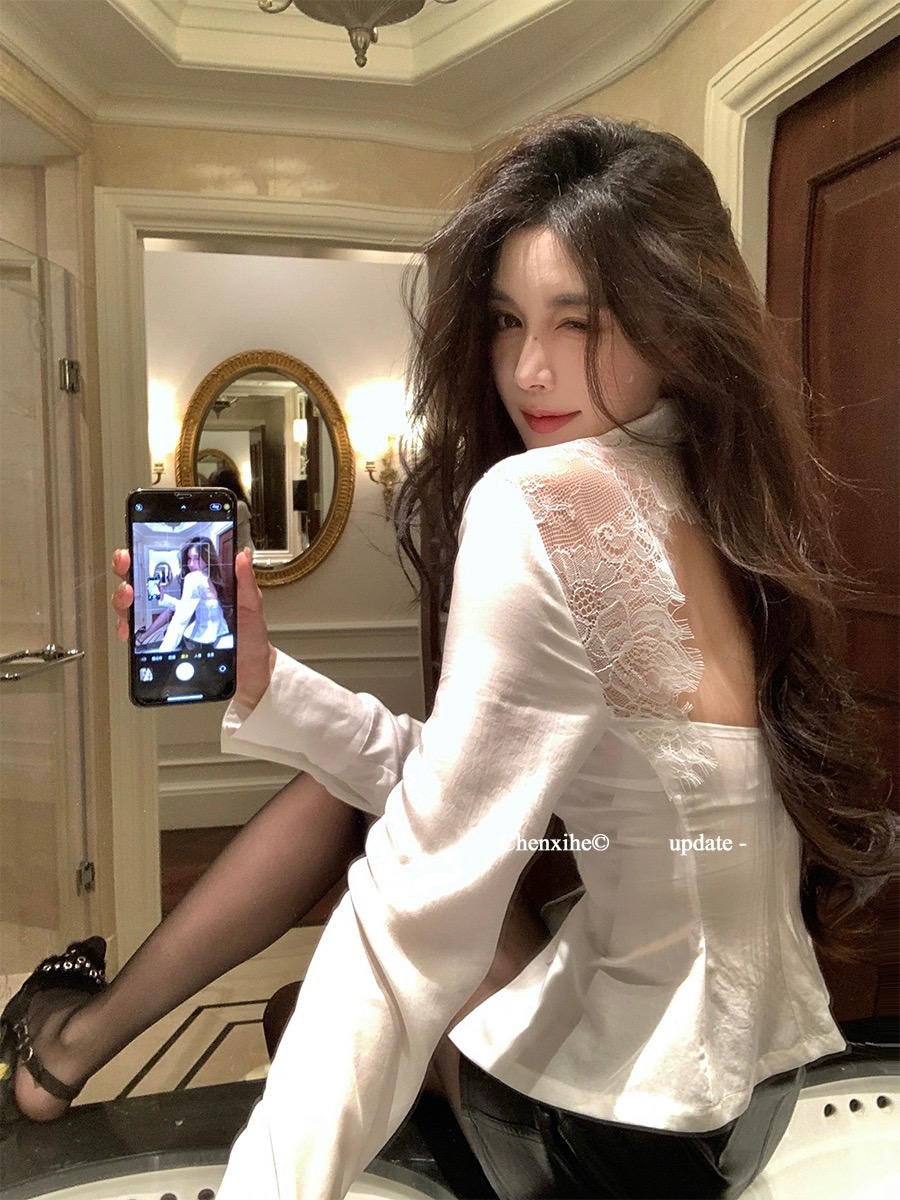 何晨曦 黑白兩色後背拼接蕾絲襯衫女春季V領設計感性感內搭上衣
