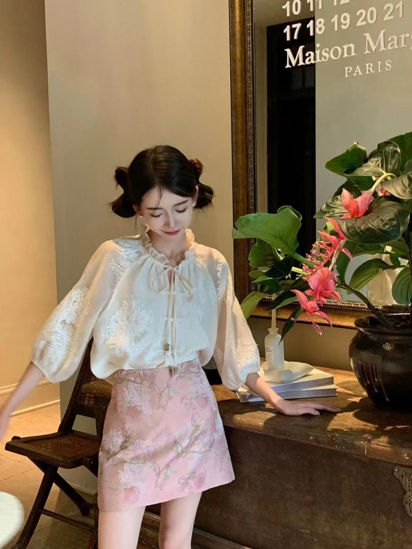 2024新中式米色刺繡防曬襯衫女夏季寬鬆氣質甜美七分袖上衣