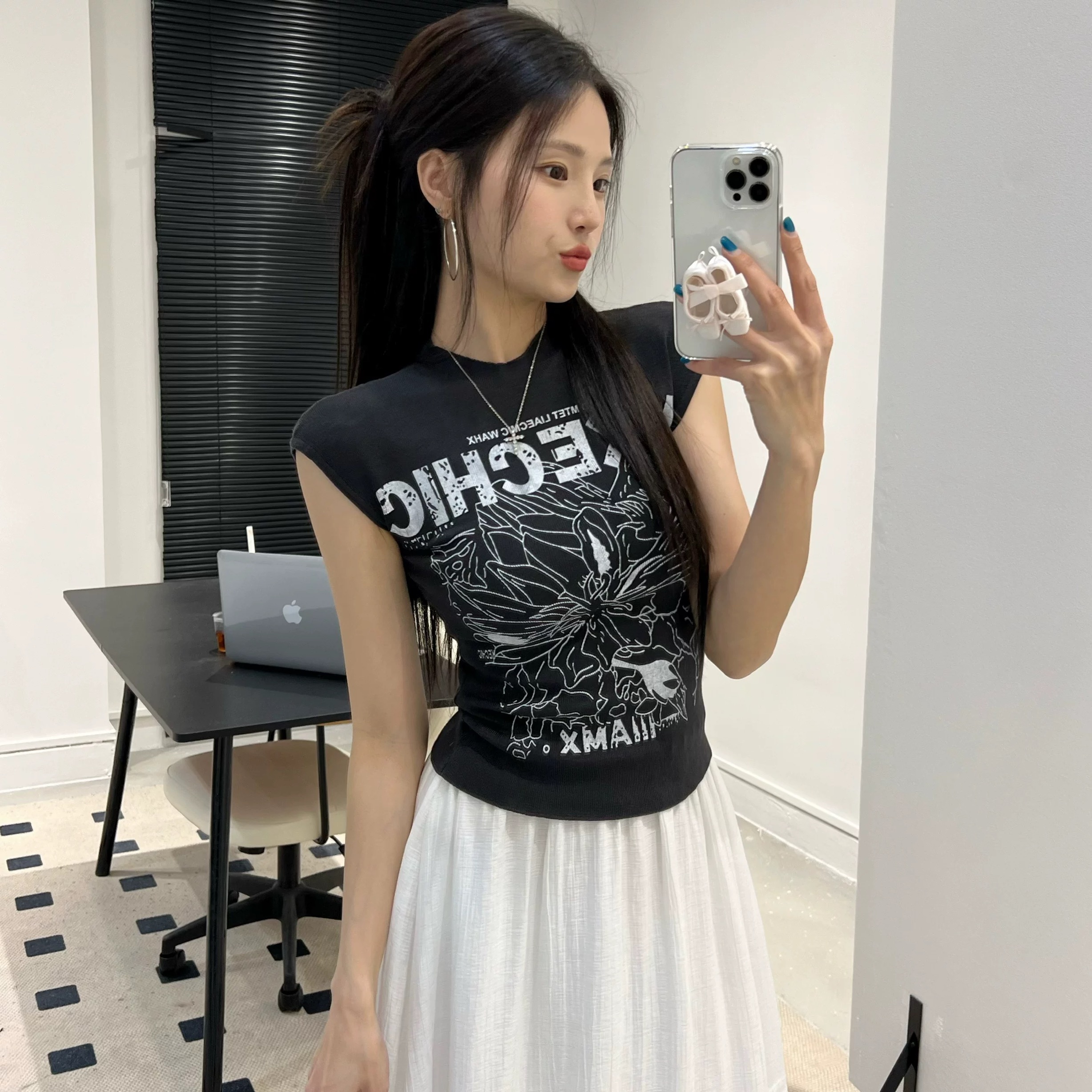 獨特别致美式復古印花辣妹修身顯瘦短款針織背心女外穿設計感小衫