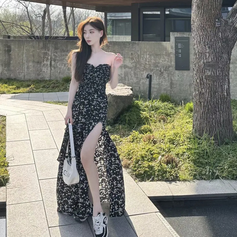 氣質法式黑色碎花連衣裙2024夏季新款開叉抹胸長裙子女小眾設計感