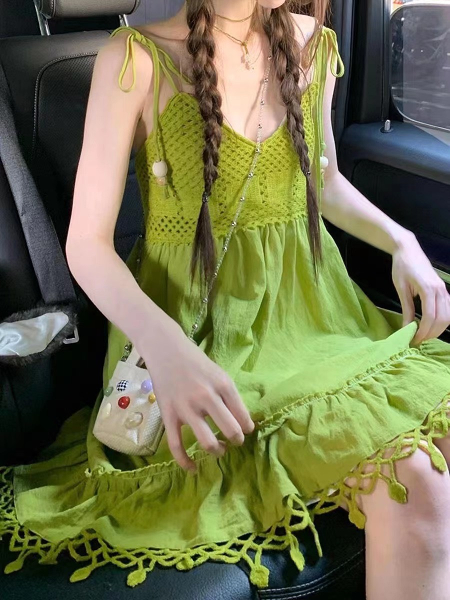 牛油果綠色v領流蘇無袖抹胸吊帶連衣裙女夏季娃娃裙子多巴胺短裙