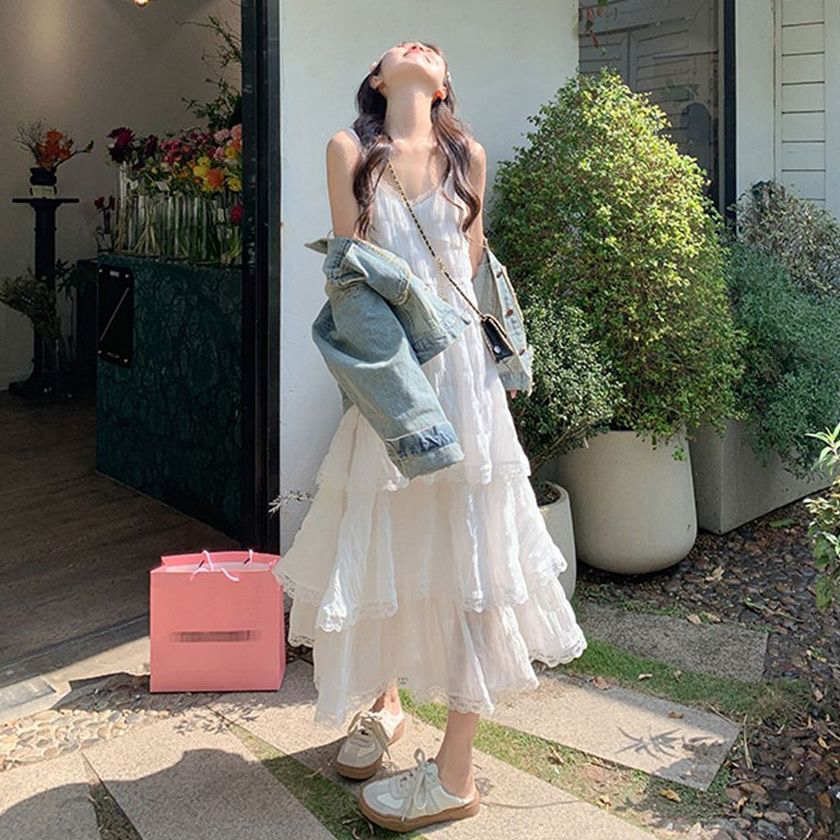 減齡蕾絲領吊帶連衣裙女春季新款洋氣海邊度假風蛋糕裙沙灘長裙