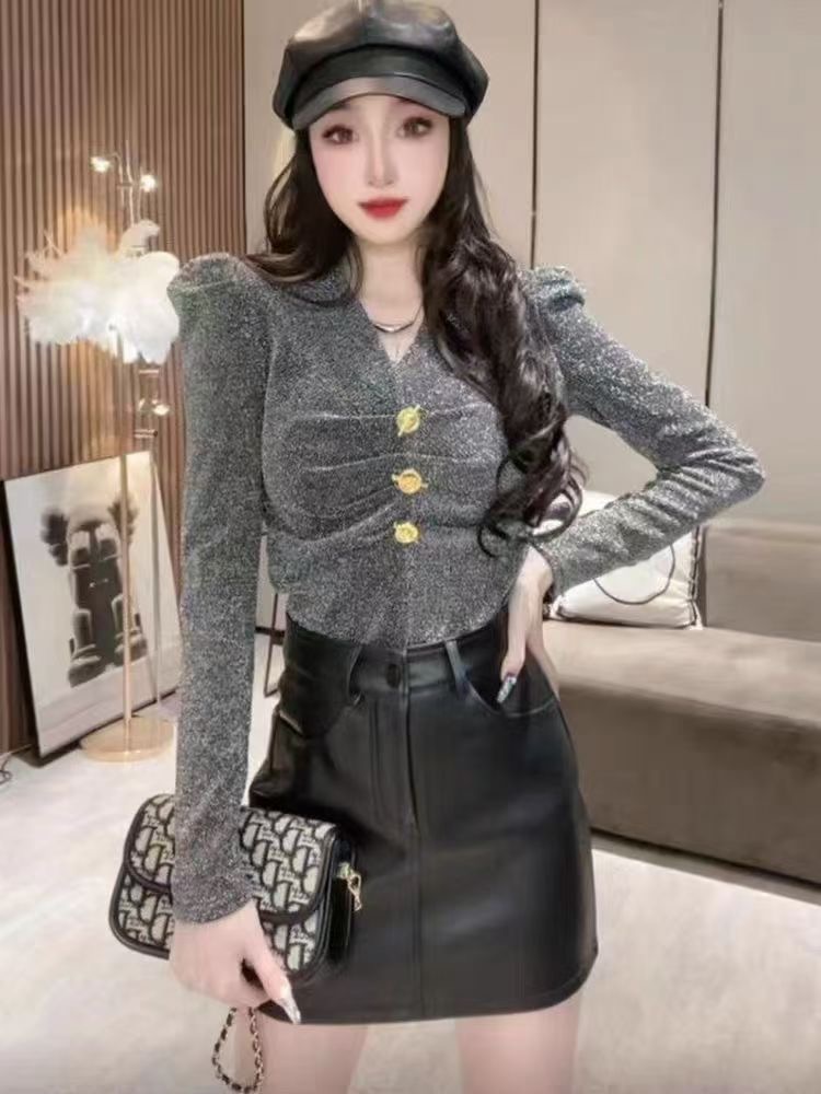 法式V領洋氣上衣女春季2024秋冬新款泡泡袖別致小衫設計感長袖衫