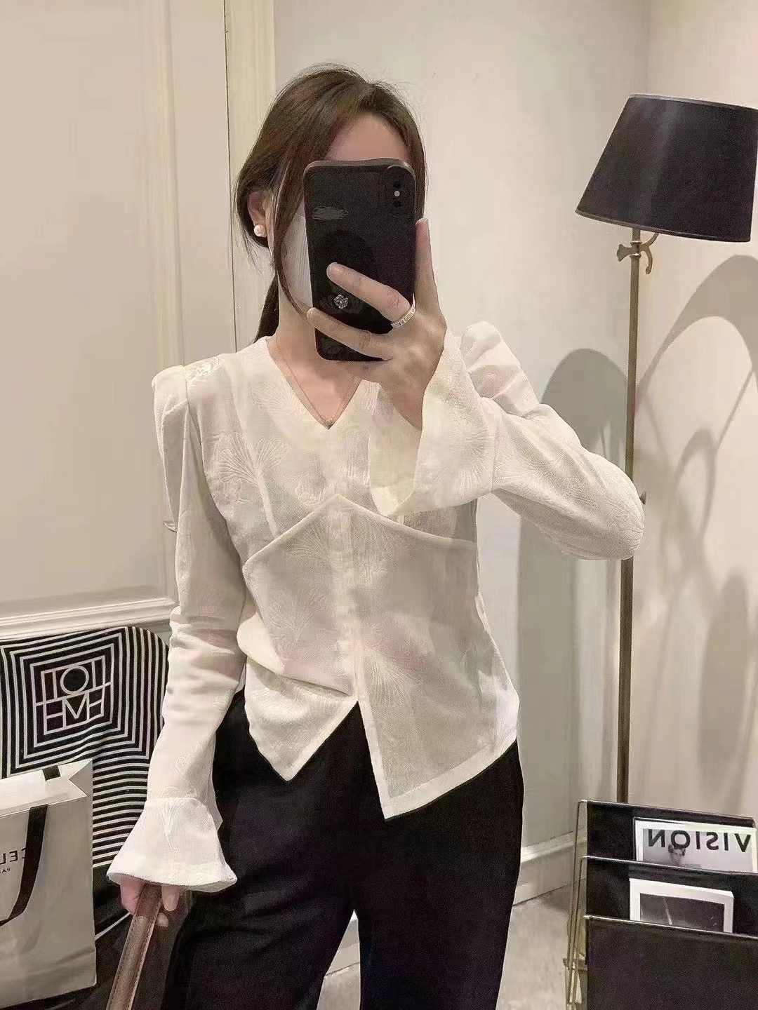 春日襯衫2024新款女裝韓版時尚法式浪漫植物拓印宮廷袖絲絨上衣女