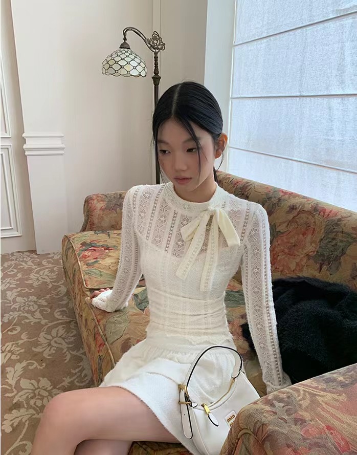 黑與白T恤冬季新款法式修身收腰顯瘦奶杏色蕾絲T恤