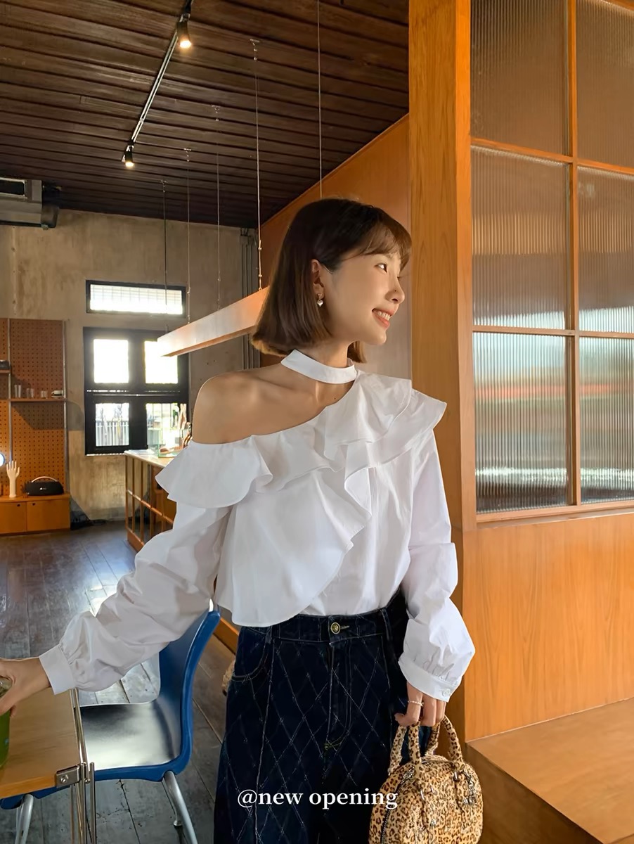 2024年春裝新款法式小香風荷葉邊襯衫女設計感洋氣露肩掛脖上衣