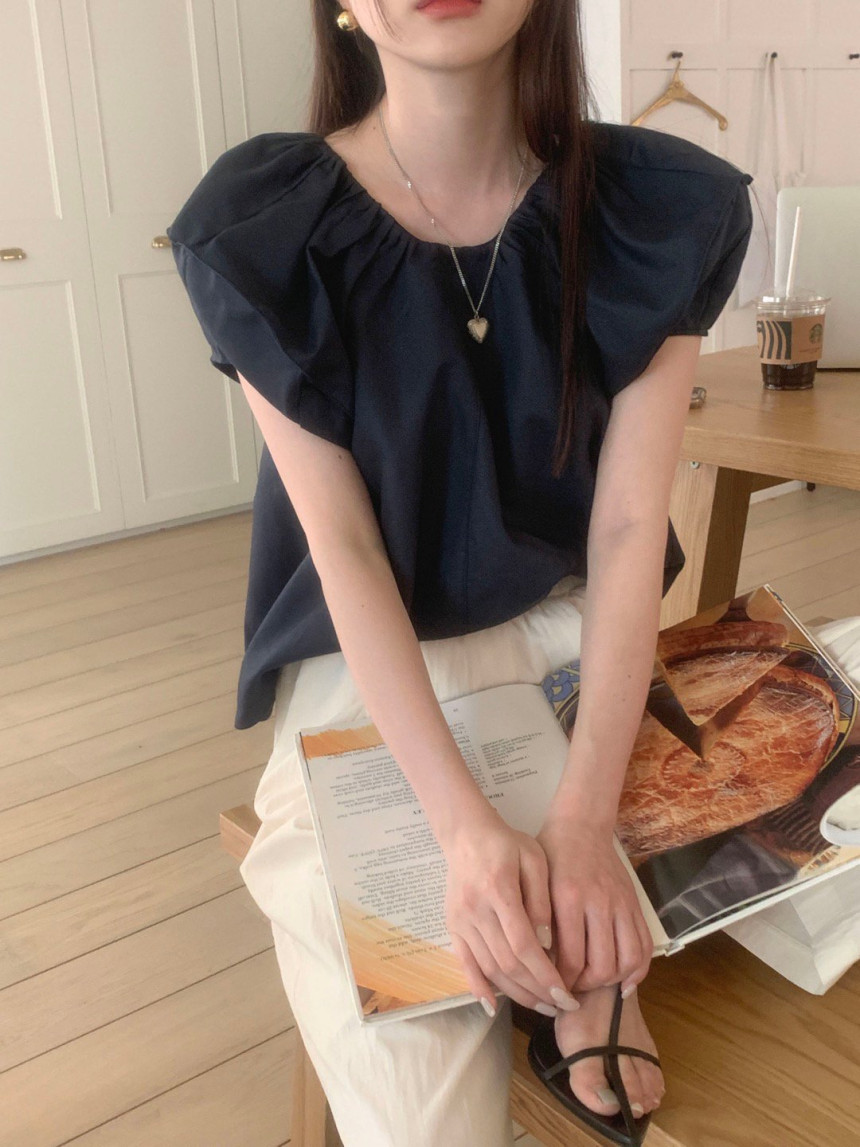 Size update chic Korean style summer niche retro round neck pleated puff sleeve fashion versatile shirt top