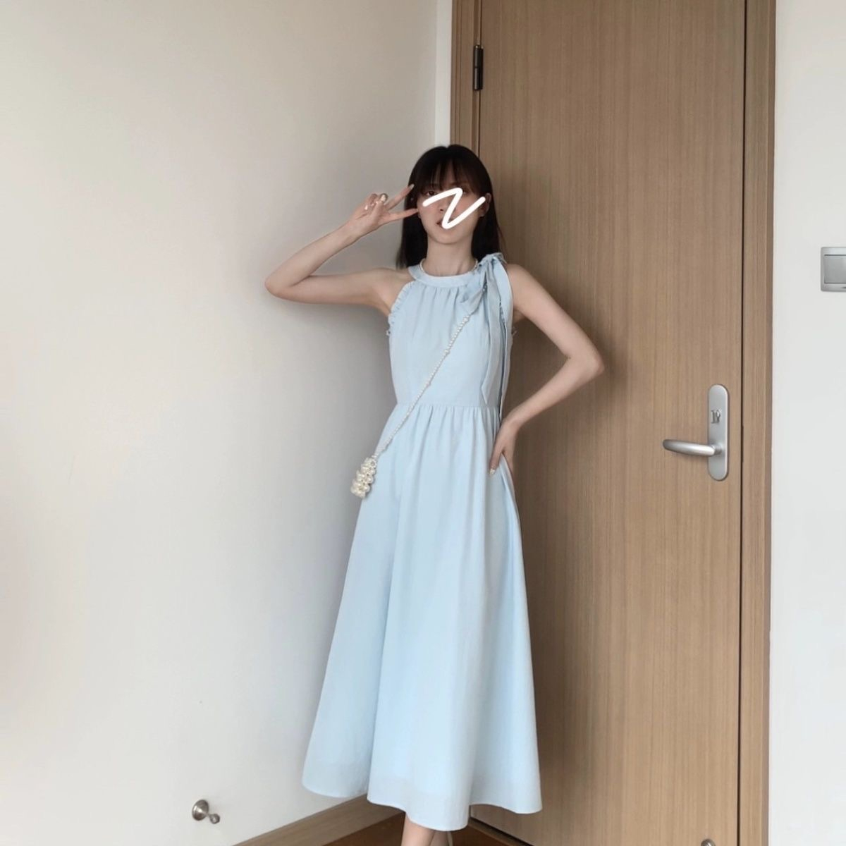 藍色法式掛脖吊帶連衣裙子女夏季2024新款海邊度假風無袖沙灘長裙