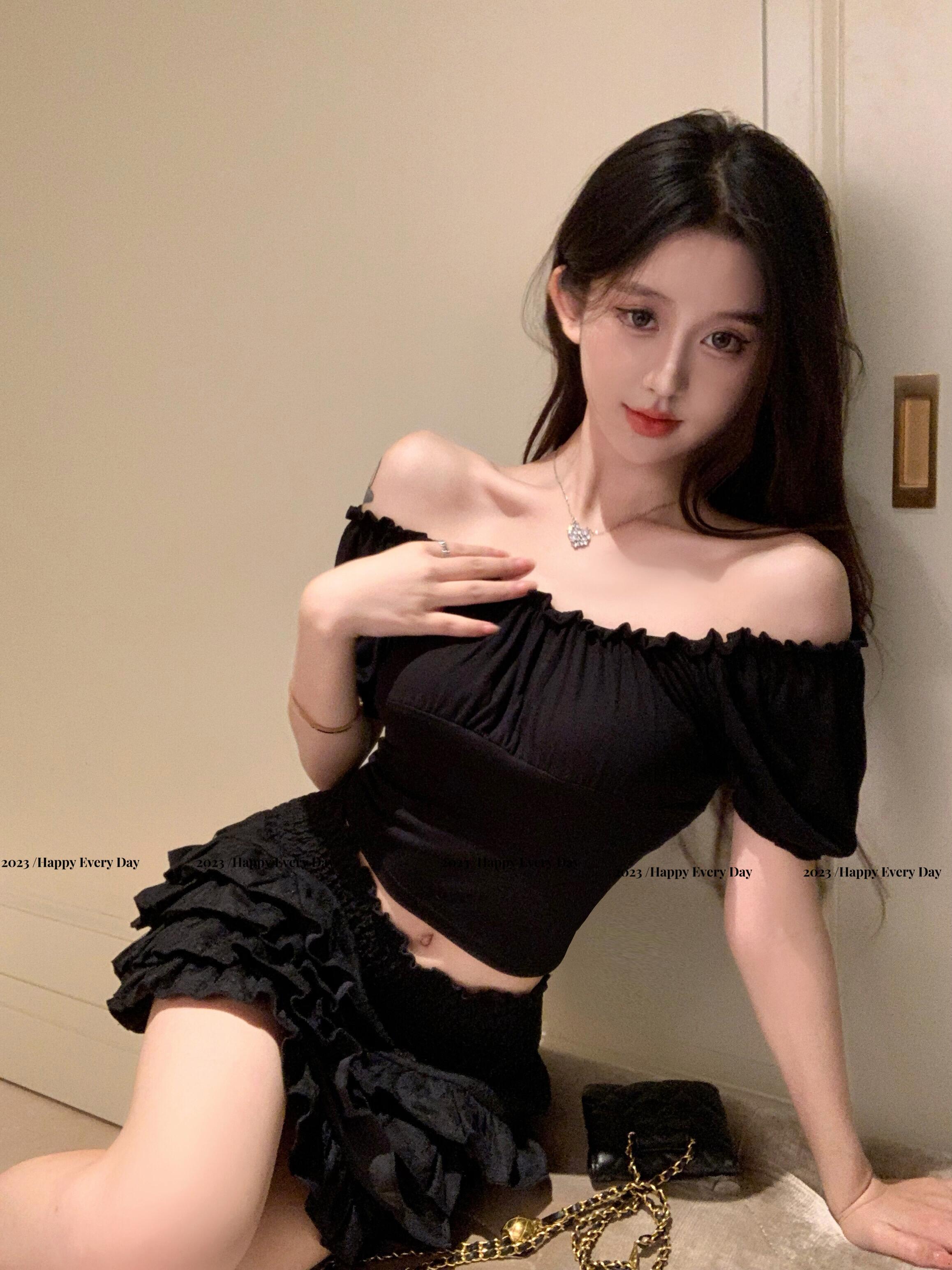 實拍 收腰方領兩穿一字肩修身泡泡袖短款上衣女