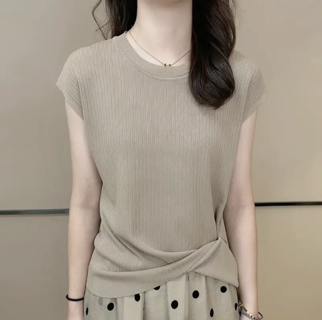 設計感冰絲針織衫女夏季薄款落肩袖寬鬆顯瘦純色圓領短袖上衣