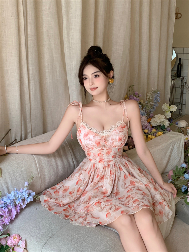 Real shot of strappy lace high-waist pleated v-neck slimming puffy dress