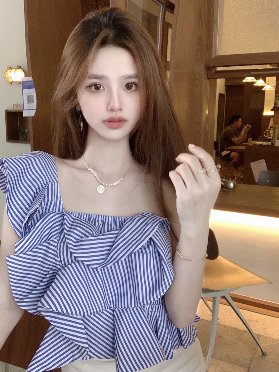 實拍 一字肩上衣女設計感小眾夏季吊帶不規則荷葉邊短款條紋襯衫