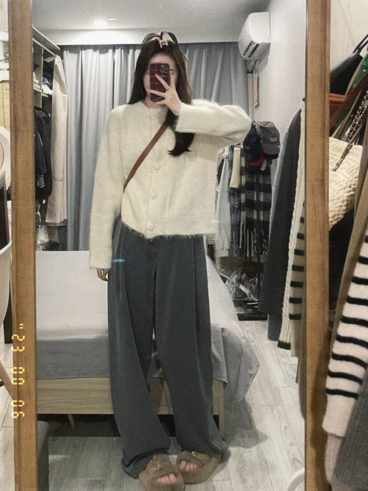 周壹 EEONE 高品質羊駝毛 行走的小暖爐微糖曲奇開衫秋季軟糯上衣