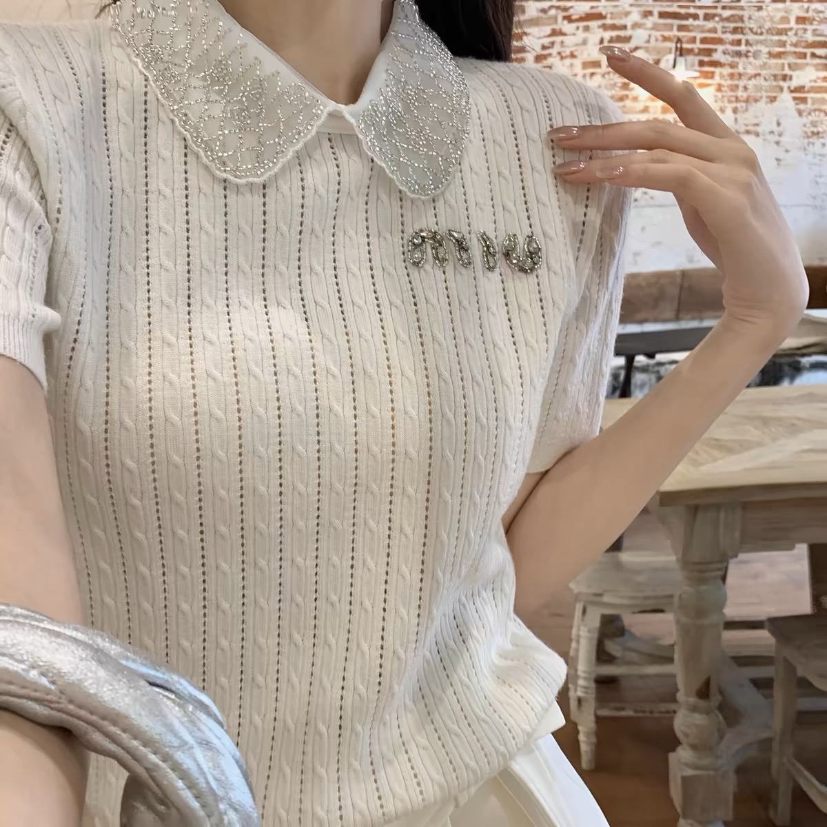 小六定製Listen 甜美offer 早春m1u系娃娃領白色重工釘鑽針織T恤