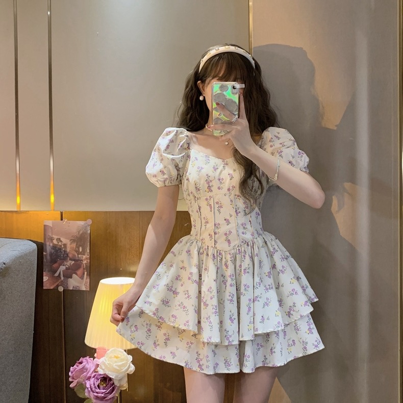 方領碎花泡泡袖連衣裙女夏季新款流行小個子法式設計感小眾短裙子