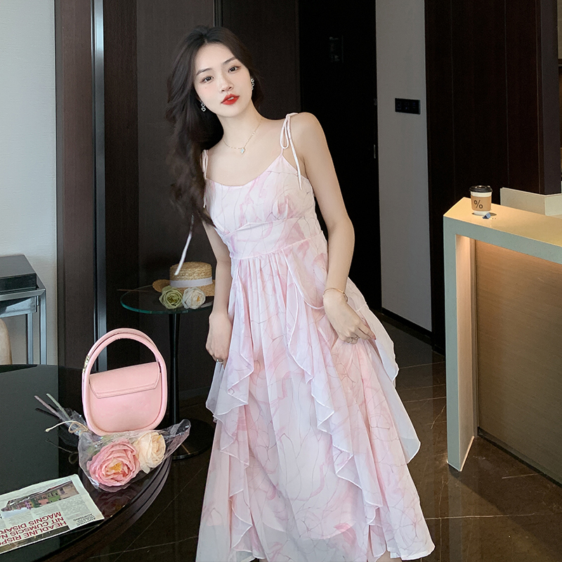 實拍  高級感碎花性感沙灘海邊吊帶連衣裙荷葉邊仙女公主長裙