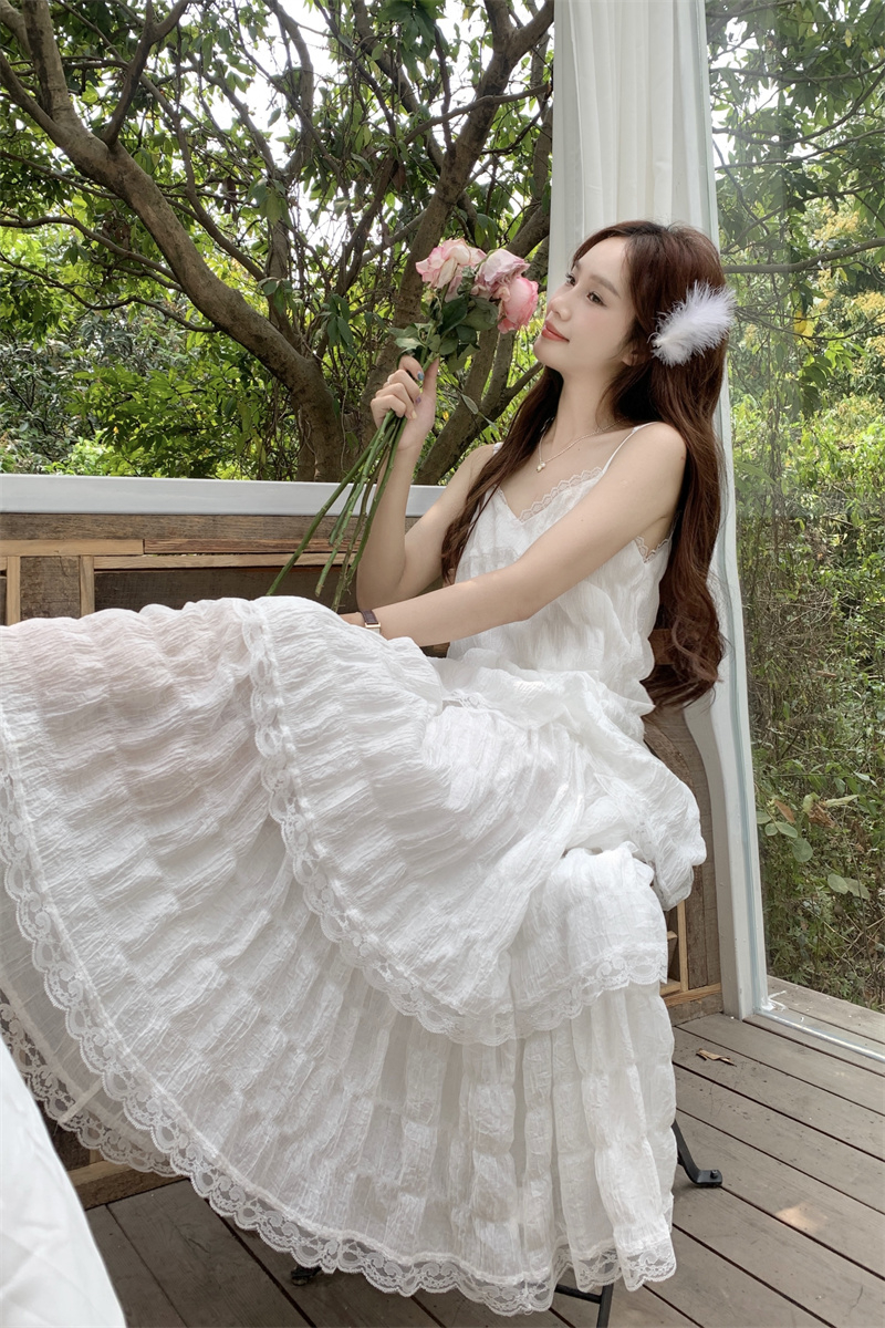 2024夏季新款白色小個子法式無袖吊帶連衣裙子女別致顯瘦蛋糕長裙