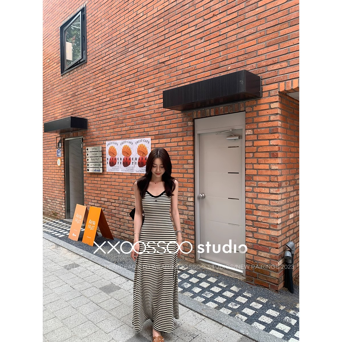 街拍日常 撞色條紋 v領收腰顯瘦吊帶連衣裙