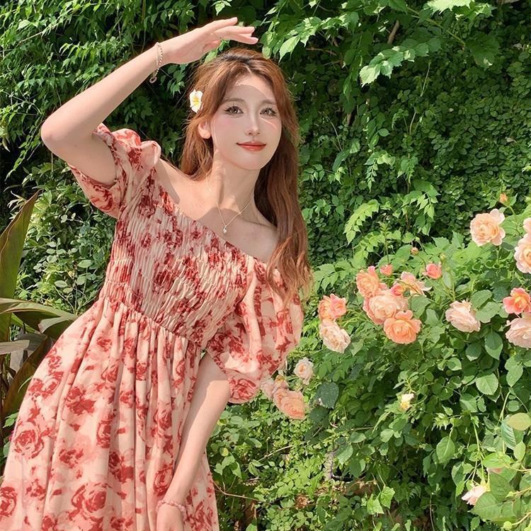 法式復古玫瑰花連衣裙女夏季2024新款褶皺收腰顯瘦中長碎花連衣裙
