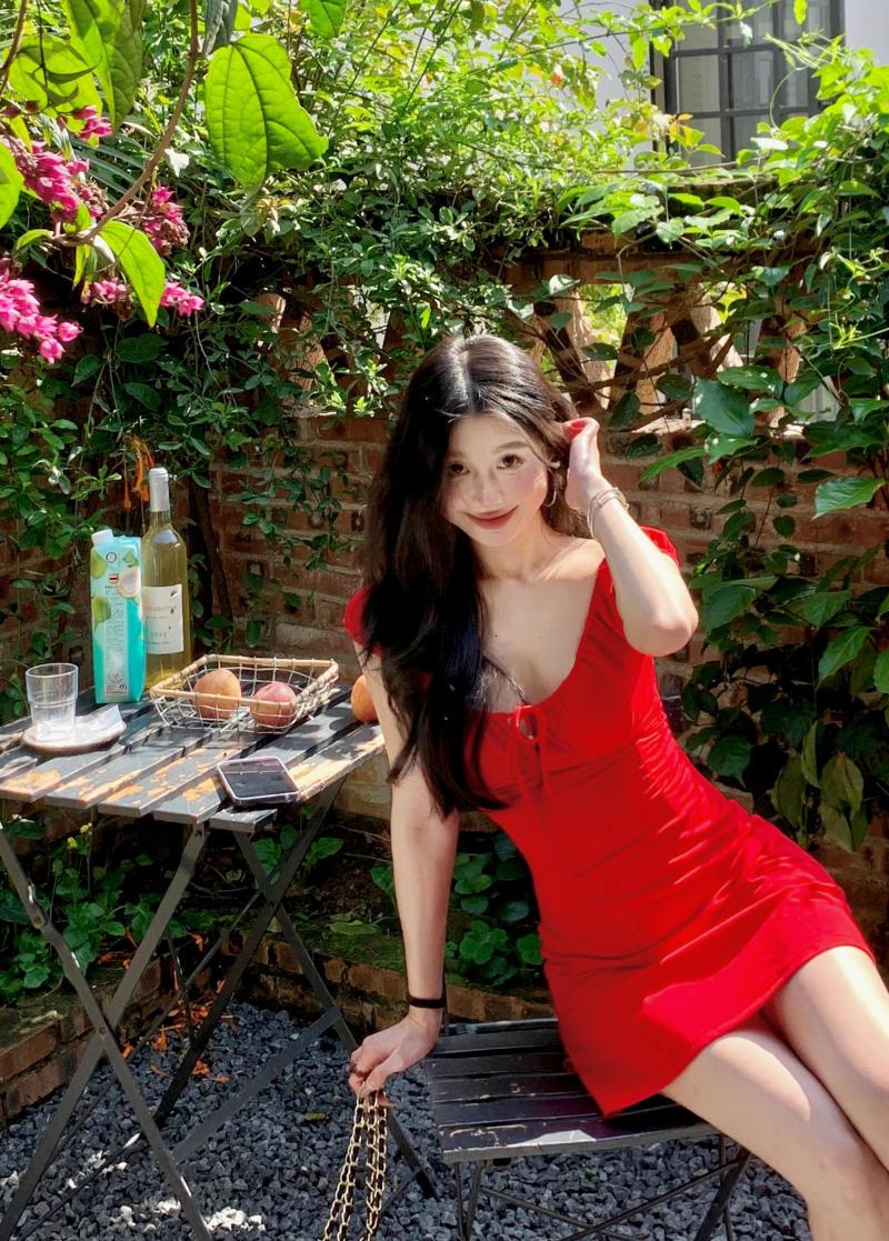 Real shot of red one-shoulder dress, A-line drawstring French sexy off-shoulder dress