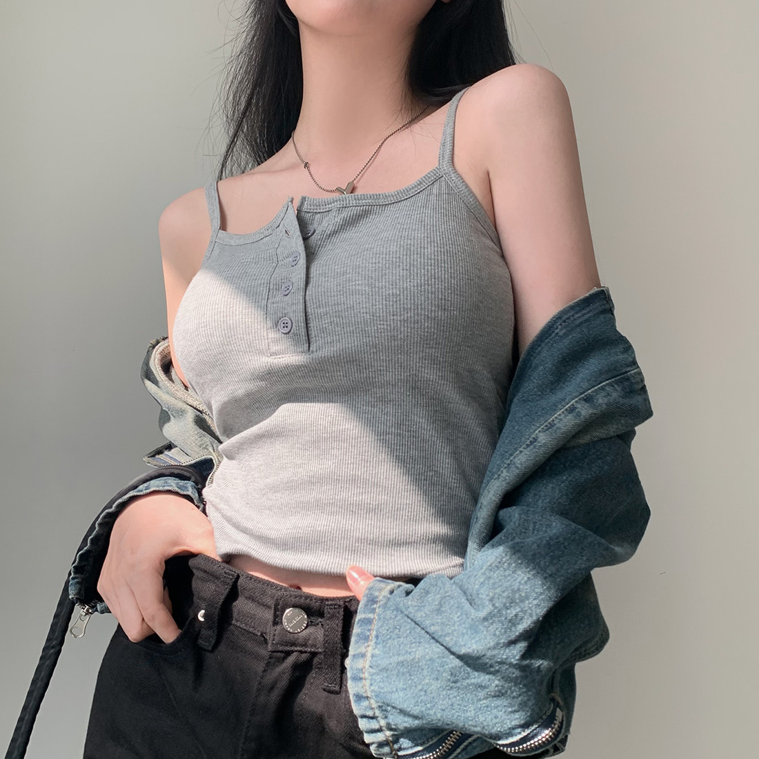 韓國辣妹帶胸墊設計紐扣吊帶背心外穿顯瘦打底上衣女