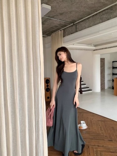 法式气质显瘦收腰修身连衣裙女2024夏季吊带新款黑色长裙裙子