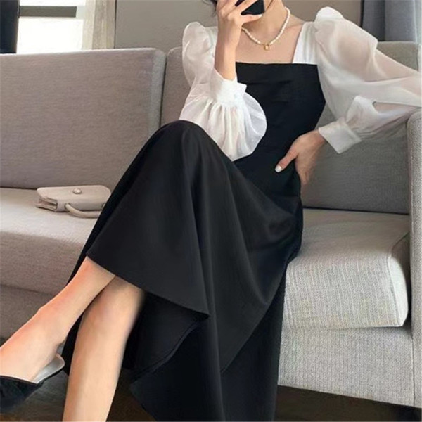 大碼女裝2024夏季新款復古赫本風小黑裙胖妹妹收腰顯瘦方領連衣裙