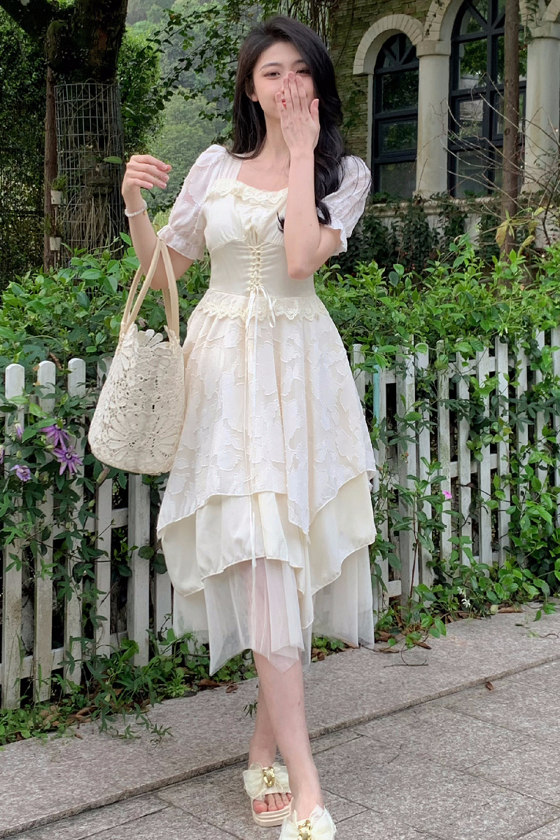 法式氣質高級杏色連衣裙名媛風收腰顯瘦方領短袖設計感公主蛋糕裙