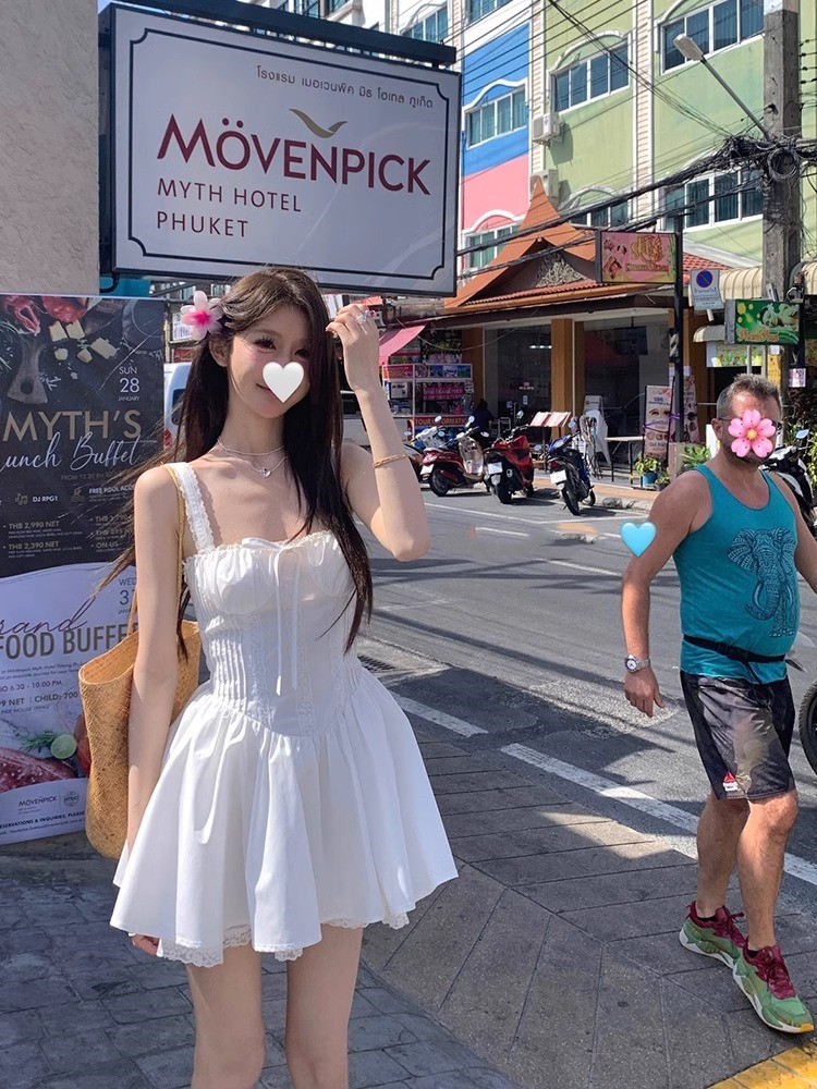 白水女春日小白裙白色吊帶連衣裙女新款收腰顯瘦度假初戀短裙