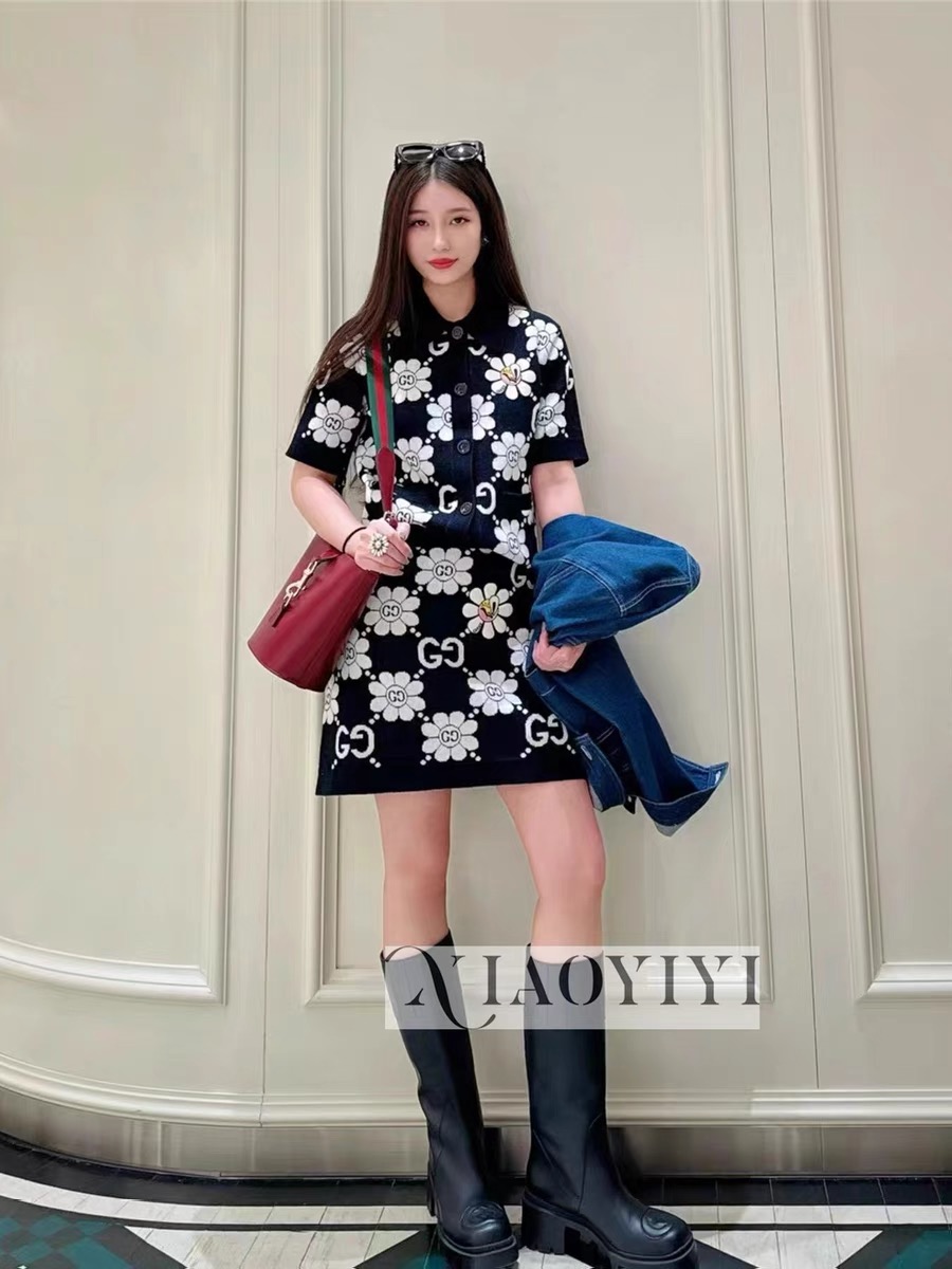 2024春夏新款女士針織上衣+花朵刺繡短裙女兩件套套裝