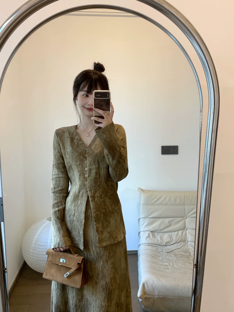 FENG甜甜新中式套裝女禪意v領襯衫2024早春新款長袖半身裙兩件套