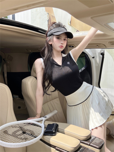 Real shot of black casual sports POLO shirt + college style versatile pleated skirt