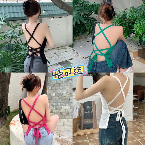 Not a real shot. Hot girls with beautiful backs are wearing new bottoming straps with breast pads that can be worn outside and a camisole vest for women.