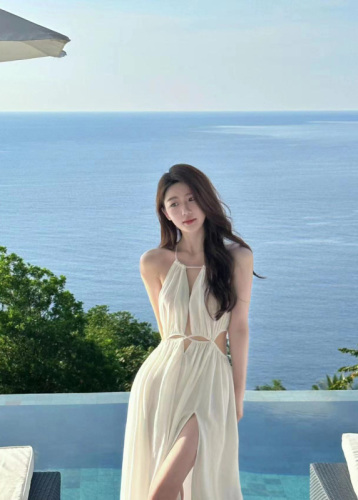 White suspender dress, sexy and pure lust style, light luxury and high-end skirt, mid-length style