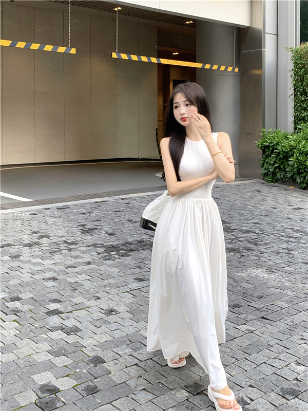 夏裝女2024年新款茶歇法式設計感白色無袖背心連衣裙御姐裙長裙