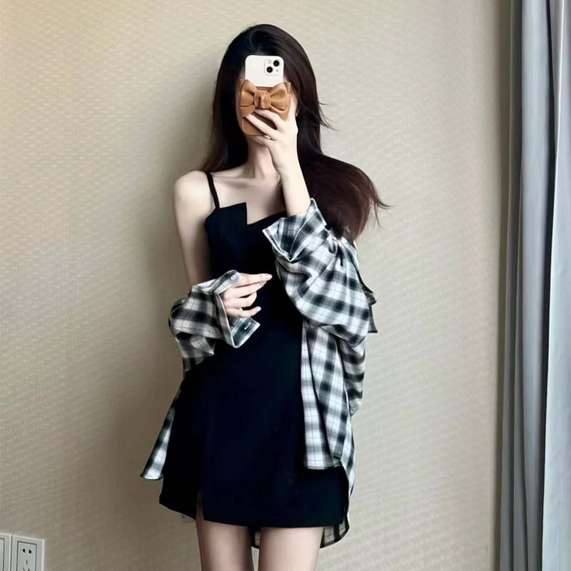 2024新款性感辣妹黑色內搭吊帶連衣裙芭比約會抹胸開叉打底小黑裙