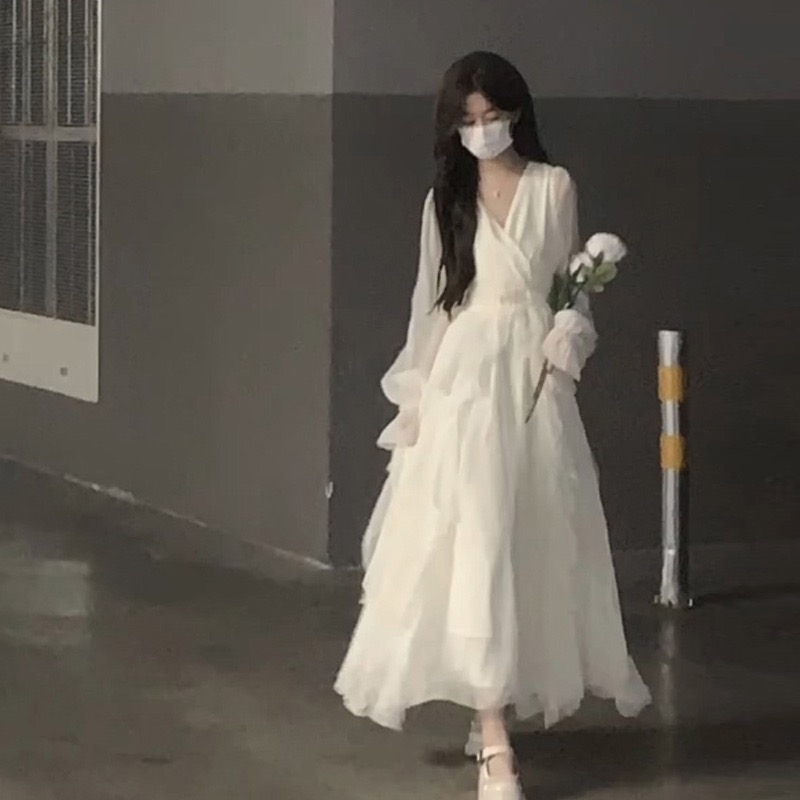 2024年早秋新款奶白色法式初戀仙女裙溫柔風v領顯瘦垂墜感連衣裙