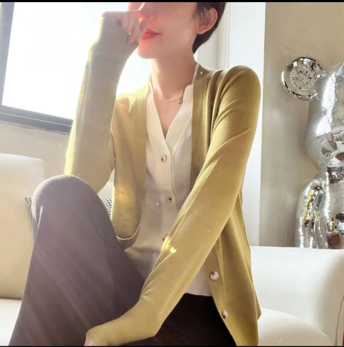 沐浴阳光温柔慵懒风休闲设计感长袖针织衫 MG7020