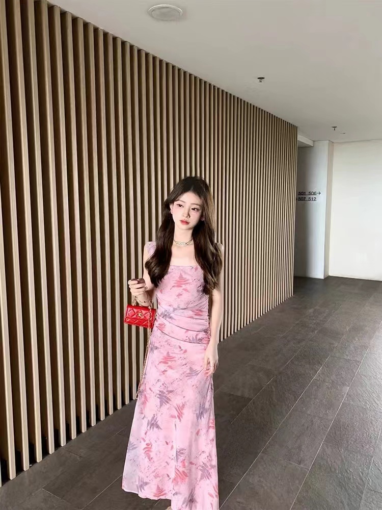 碎花吊帶連衣裙女夏2024新款修身顯身材法式獨特絕美甜辣純欲長裙