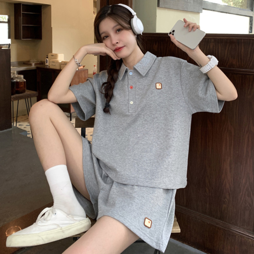 Student sports casual suit for women in summer, Korean style, age-reducing loose POLO collar short-sleeved T-shirt shorts two-piece set for women
