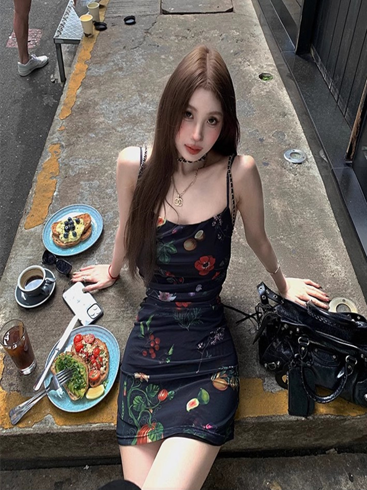 Tongiiuu 迷迭海瑟薇 碎花吊帶連衣裙女復古收腰顯瘦a字包臀裙春